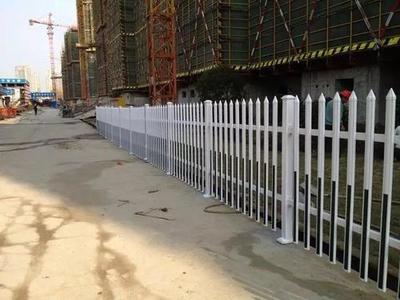 PVC塑钢护栏 现代社区与园林景观的多功能守护者