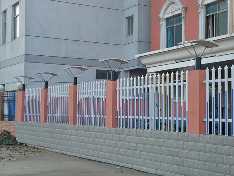 福建漳州PVC护栏 定制塑钢围栏，构筑别墅与厂区的安全美学